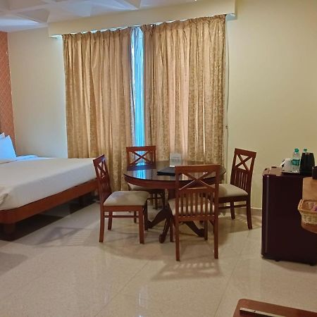 Hotel Royal Grande Веллуру Экстерьер фото