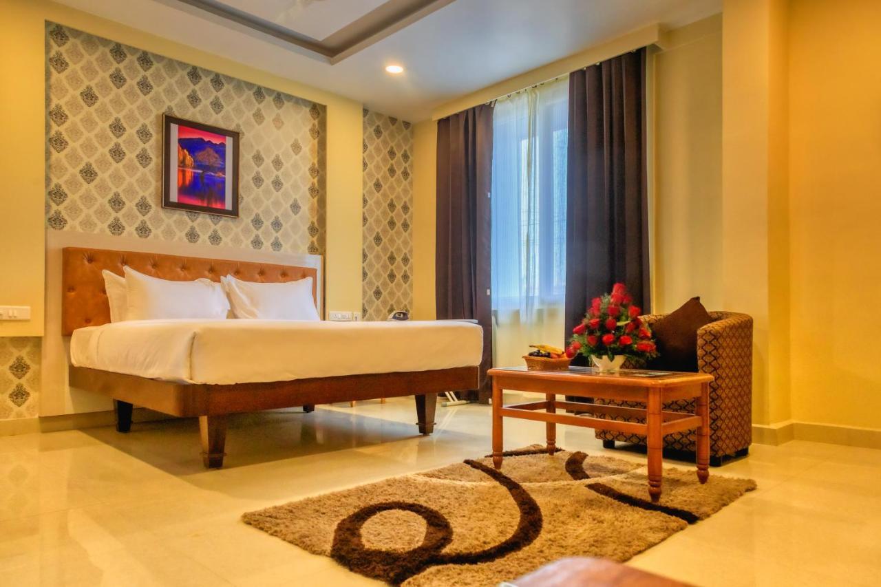 Hotel Royal Grande Веллуру Экстерьер фото