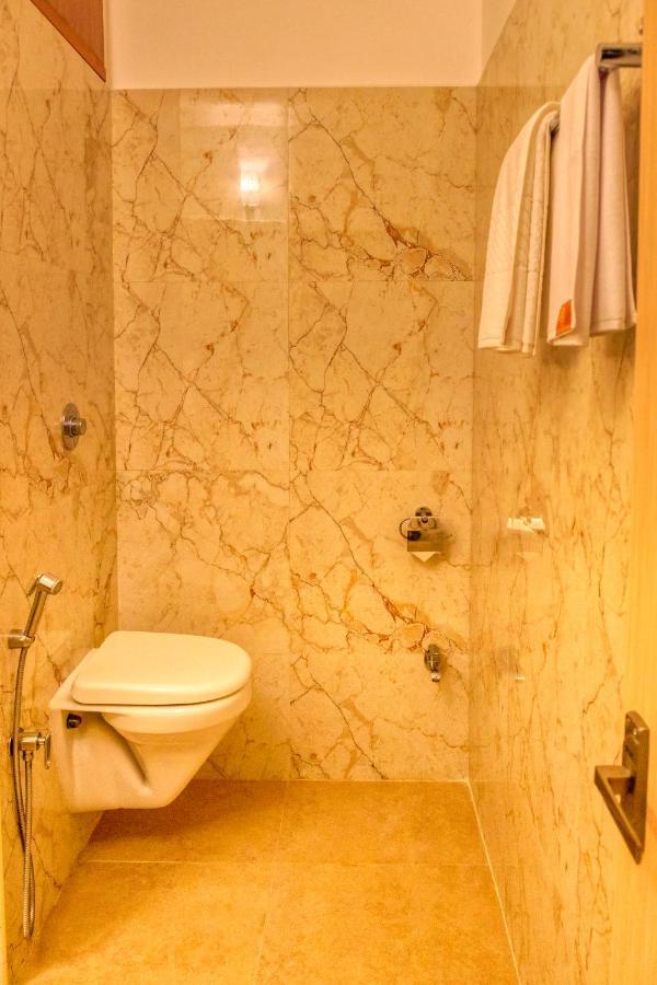 Hotel Royal Grande Веллуру Экстерьер фото