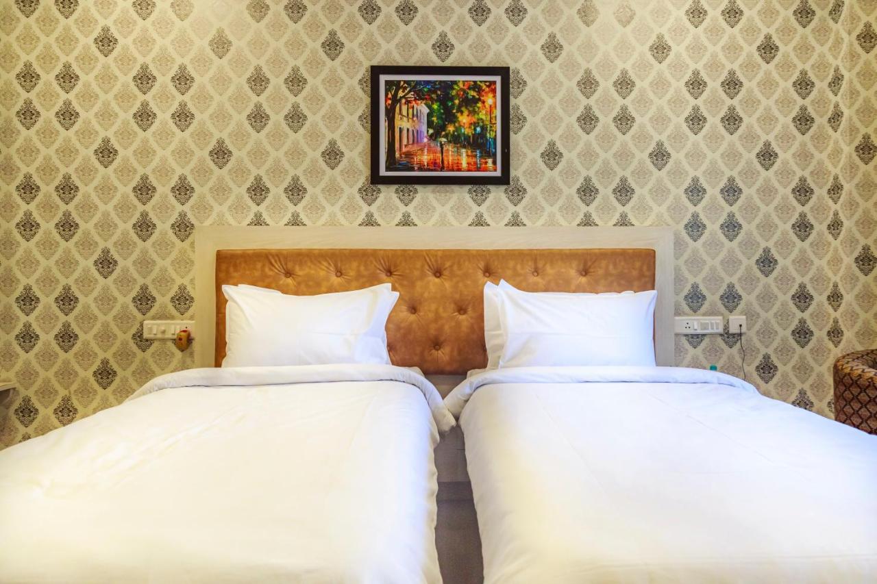 Hotel Royal Grande Веллуру Экстерьер фото