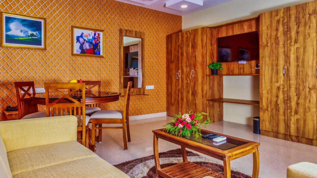 Hotel Royal Grande Веллуру Экстерьер фото